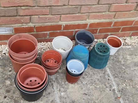 Photo of free Selection of plastic flower pots (New Marston OX3) #1