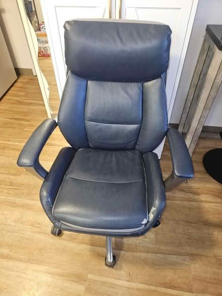 Photo of free La Z Boy Computer Chair (Fair Oaks and Wolfe) #1