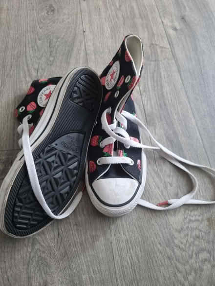 Photo of free Girls converses (camberwell SE5) #2