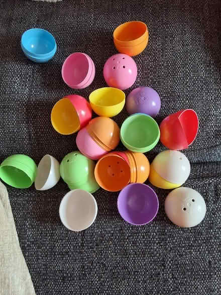 Photo of free 14 Empty Plastic Gashapon / Vending Machine Toy Capsules (Loscoe Grange DE75) #2