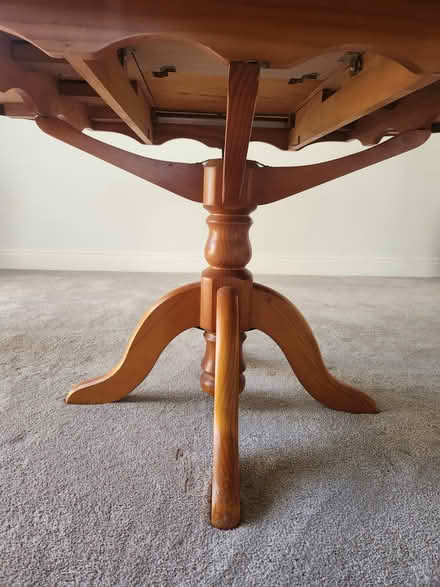 Photo of free Round table (extends to oval) (Bentleigh East) #3