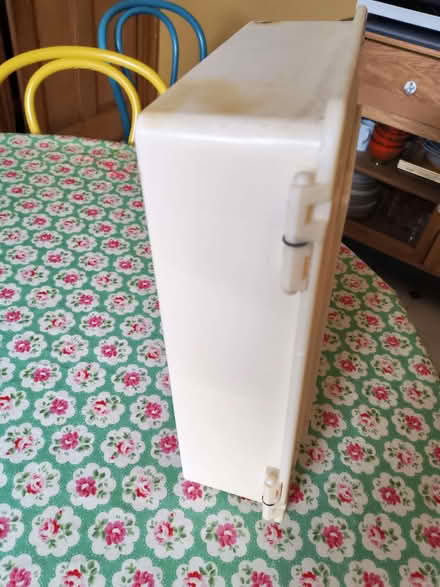Photo of free Vintage 1960s bathroom cabinet (Rosemount AB25) #2
