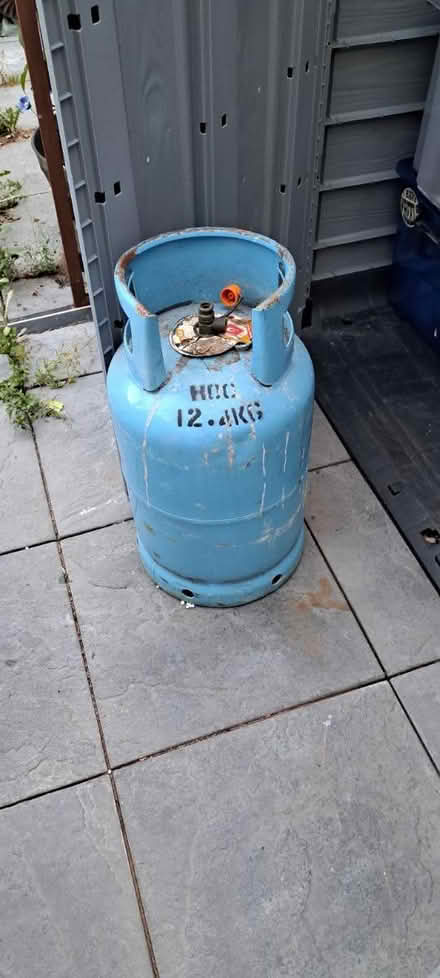 Photo of free Flo gas cannister 12.4kg (Anstey LE7) #2