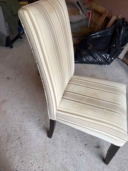 Photo of free Arm chair, needs clean (L5L 5P5) #2
