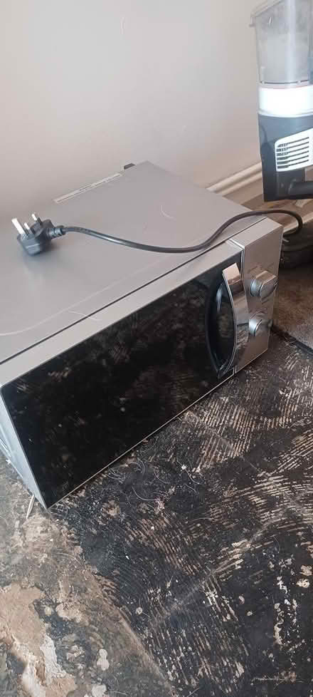 Photo of free microwave (Broxbourne EN10) #1