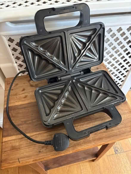 Photo of free Tower double toastie maker (Hemel Hempstead HP2) #1