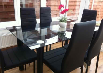 Photo of free Black dining glass table 140cm x 80cm x 75cm (Finsbury Park N4) #1