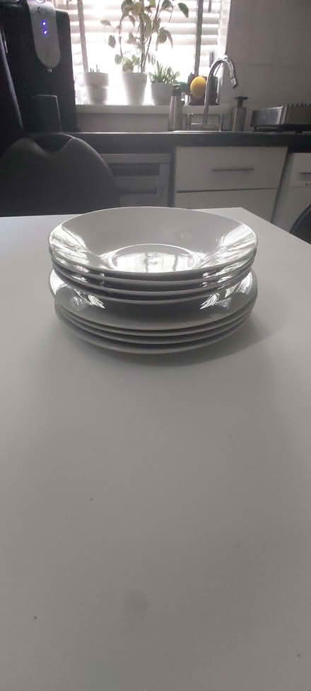 Photo of free pasta bowls and plates set (Moseley B13) #1
