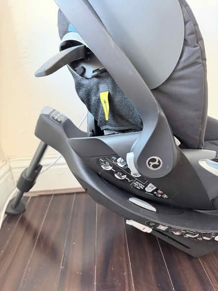 Photo of free Cybex Cloud Z i-Size infant carseat (Fulham SW6) #4