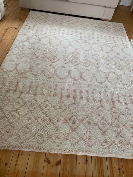 Photo of free Large Rug White and Pink (PO7) #1