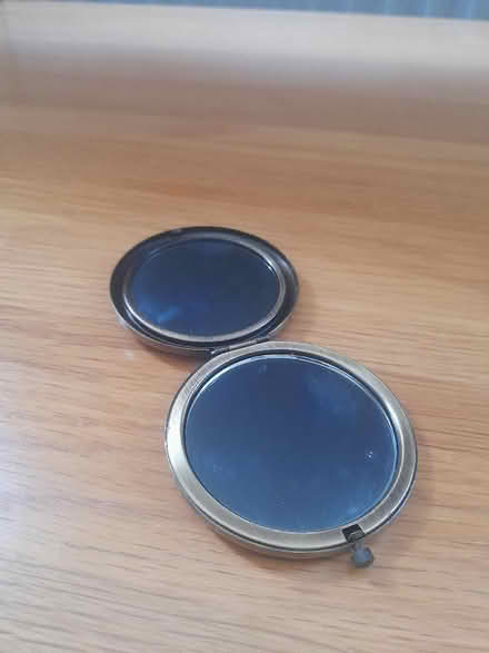 Photo of free Compact Mirror (Welling DA16) #2