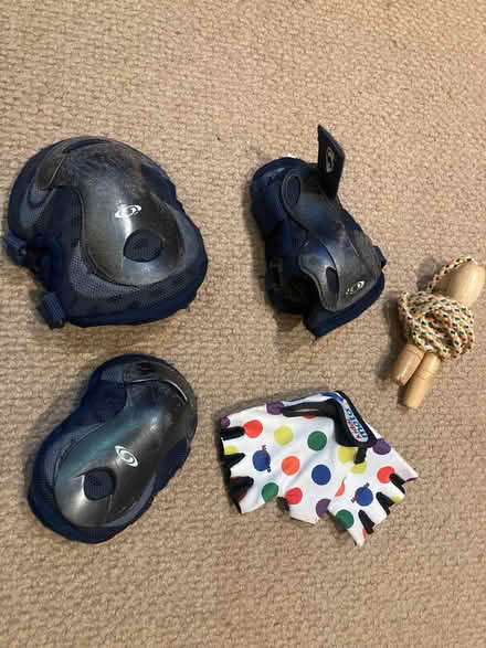 Photo of free Kids knee guards, skipping ropes and bike gloves (Corstorphine EH12) #1