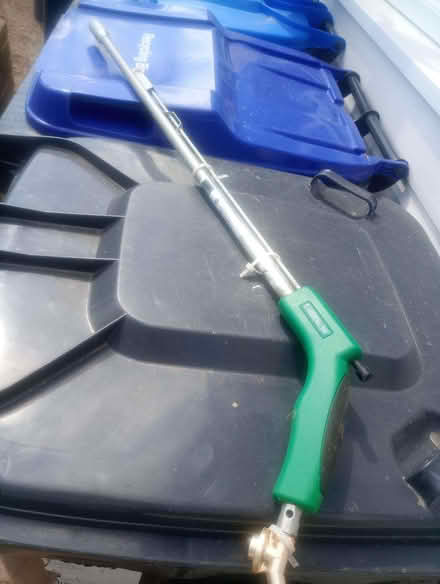 Photo of free weedwand (Haywards Heath RH16) #1