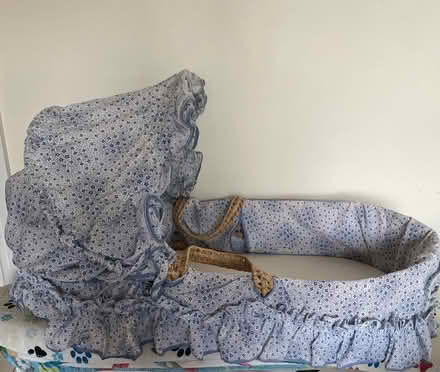 Photo of free Moses basket (Hornchurch RM11) #2