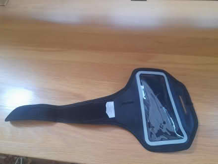 Photo of free Phone arm band holder (Welling DA16) #1