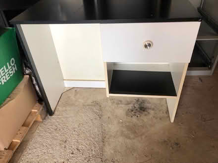 Photo of free Small desk (Chislehurst BR7) #1