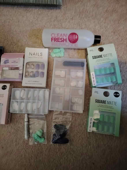 Photo of free Press on nail selection (Bowerham LA1) #1
