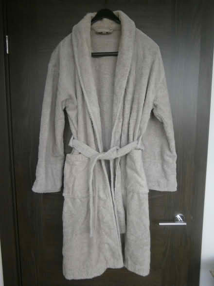 Photo of free white company lady’s towelling dressing gown (Denham UB9) #2