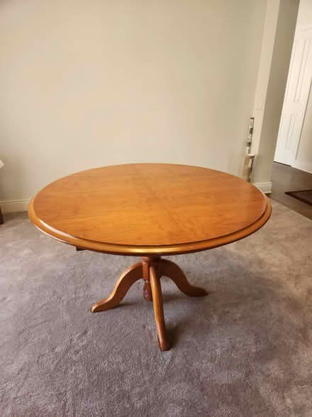 Photo of free Round table (extends to oval) (Bentleigh East) #2