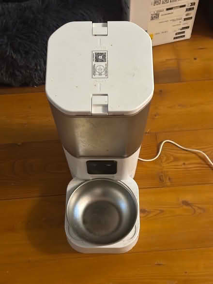 Photo of free Pet bundle (Merton SW19) #2