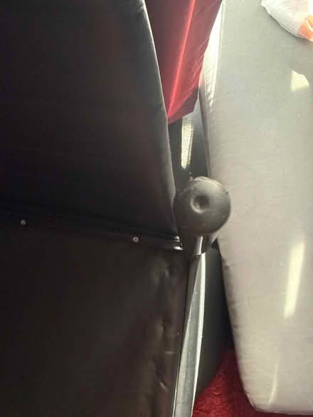 Photo of free Black dining glass table 140cm x 80cm x 75cm (Finsbury Park N4) #4