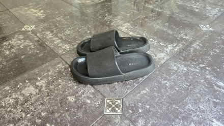 Photo of free Men's Black Flippy Floppies (River Hill) #1