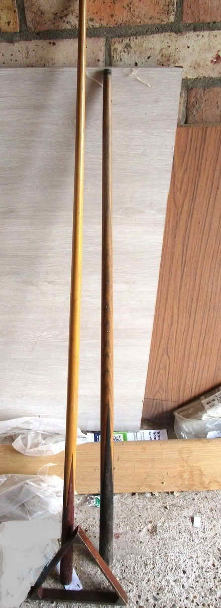 Photo of free snooker table + balls + 2 cues (Monkwick CO2) #3