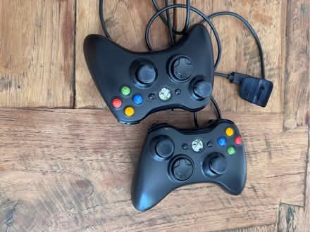 Photo of free 2 Xbox controllers and games 18+ (Liss GU33) #1