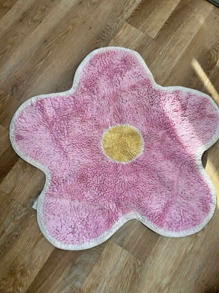 Photo of free Cute pink rug (Wargrave RG10) #1