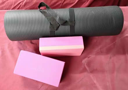Photo of free Yoga Mat & Bricks (DA1) #2