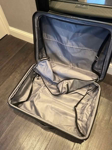 Photo of free American Tourister suitcase (Finchley Church End N3) #4