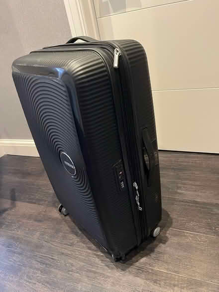 Photo of free American Tourister suitcase (Finchley Church End N3) #1