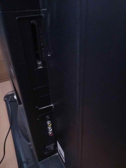 Photo of free 42 inch Hitachi tv (Waterlooville and cowplain PO8) #2