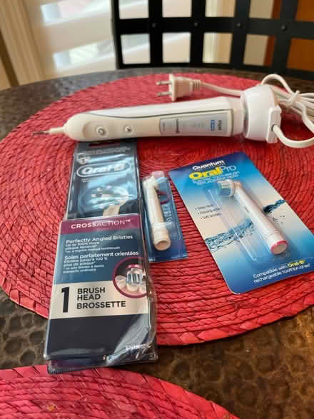 Photo of free Oral B Electric Toothbrush (North Shore / below Troy Hill) #1