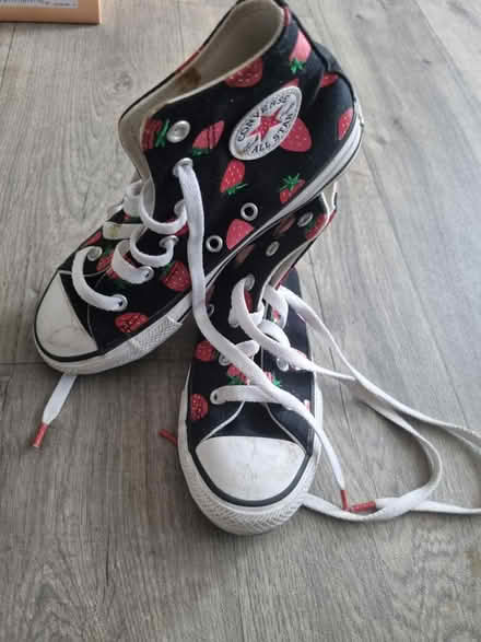 Photo of free Girls converses (camberwell SE5) #1
