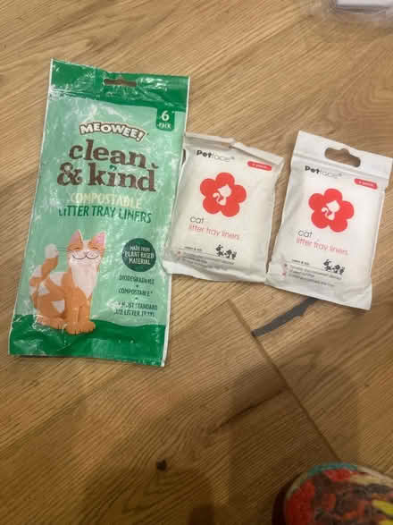 Photo of free litter tray liners and cat tray (Se6 2ha) #1