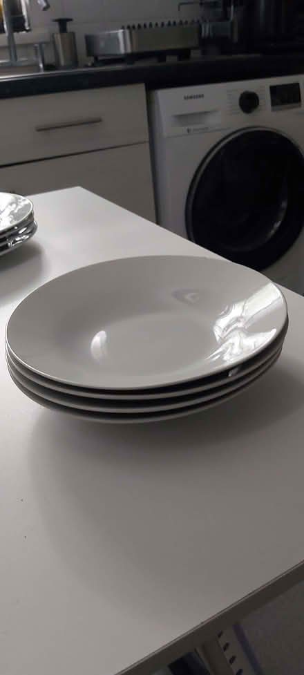 Photo of free pasta bowls and plates set (Moseley B13) #2