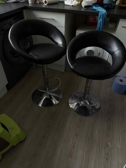 Photo of free 2 bar stools (HP3 Nash mills) #1