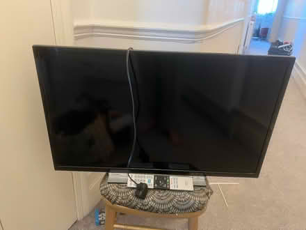 Photo of free 32 in working tv with remote (N10 3SH) #1