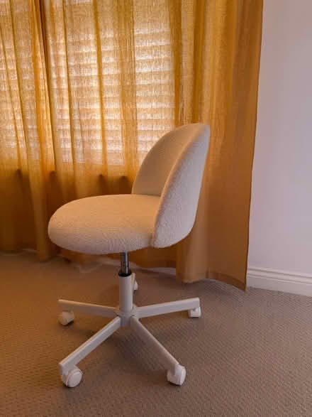 Photo of free Small Swivel Vanity Chair (LE7 Ratcliffe on the Wreake) #4