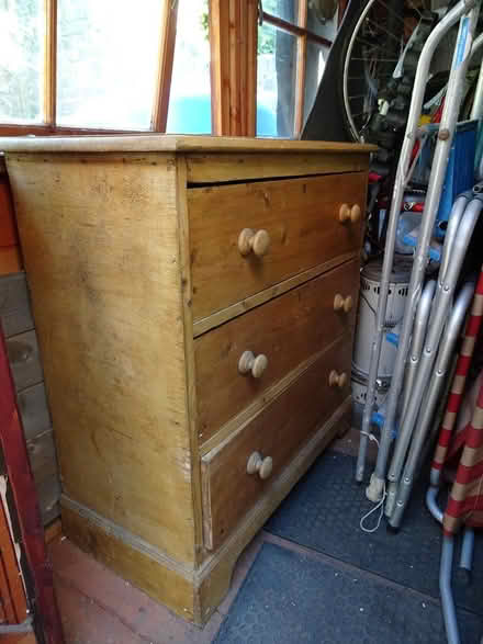 Photo of free Old Chest of Drawers (Anglel near Chapel Market N1) #1