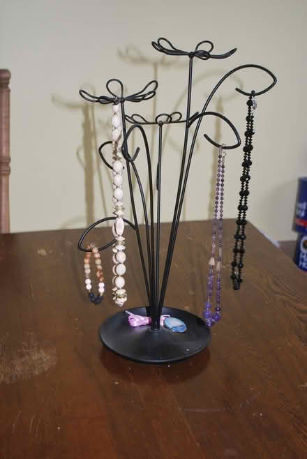 Photo of free Jewelry Display Stand, Never Used (gatineau ave & de bourgogne st) #1