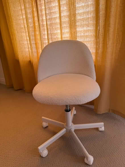 Photo of free Small Swivel Vanity Chair (LE7 Ratcliffe on the Wreake) #1