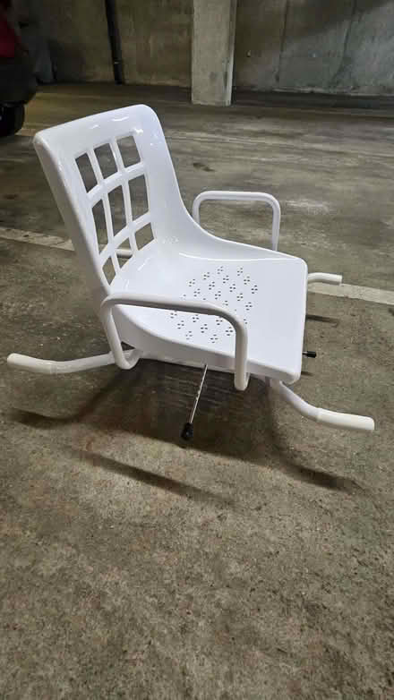 Photo of free swivel bath seat (Godalming GU7) #1