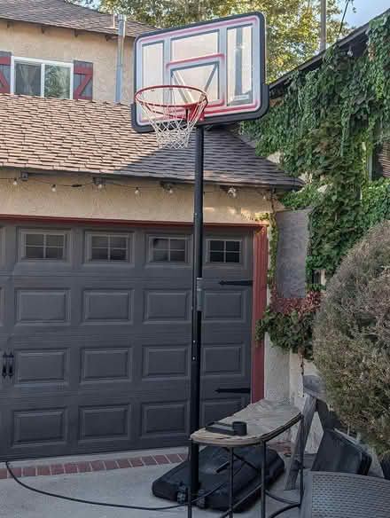 Photo of free Basketball hoop, great condition (La Crescenta) #1