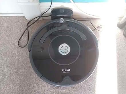 Photo of free Roomba carpet cleaning robot model 615. Needs new battery. (Pilton EH5) #1