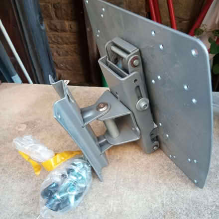 Photo of free TV wall mount bracket (Charlbury OX7) #1
