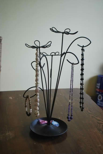 Photo of free Jewelry Display Stand, Never Used (gatineau ave & de bourgogne st) #2