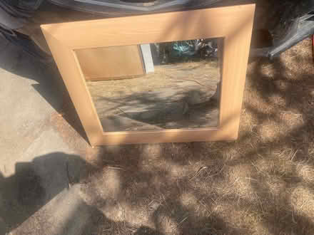 Photo of free Small mirror (AL2 / SG6) #1