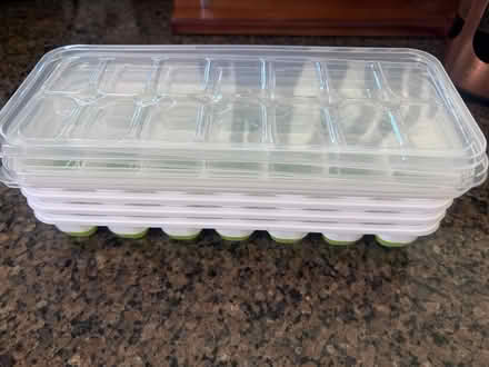 Photo of free X4 silicone ice cube trays w/ lids (Broadway Terrace Rockridge) #4